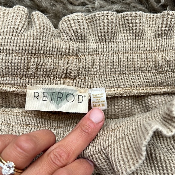 High waist stretchy shorts - Picture 3 of 4